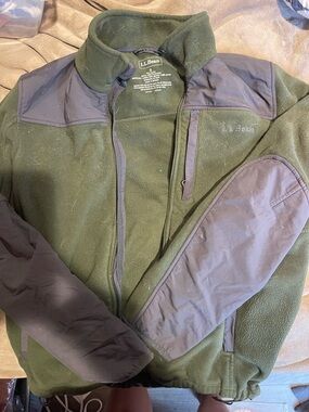 L.L. Bean Men's Olive Green Fleece Jacket with Gray Reinforced Panels